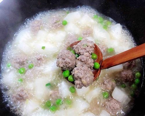 紫菜肉丸汤的家常做法（滋味浓郁的海鲜汤，轻松做出的美味）-第2张图片-美味行家