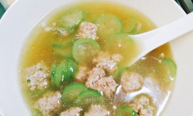 紫菜肉丸汤的家常做法（滋味浓郁的海鲜汤，轻松做出的美味）-第1张图片-美味行家