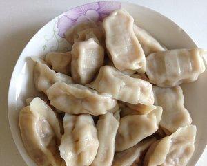 水饺制作的技巧与方法（一份详细的水饺制作教程，让您的厨艺更上一层楼！）-第1张图片-美味行家