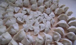 美味可口的玉米芹菜水饺（做法详细，简单易学，口感极佳）-第2张图片-美味行家