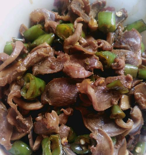 蒜香鸡胗的制作方法（健康美味的佳肴，尽在家中厨房）-第2张图片-美味行家