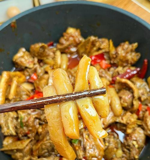 DIY笋干烧鸭，美味又健康！（掌握这个技巧，让你的厨艺更上一层楼！）-第3张图片-美味行家