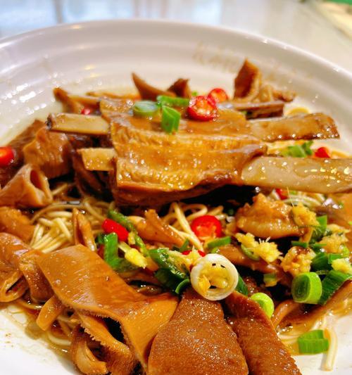 香嫩可口，健康美味——杂面羊肉煎包的制作方法（掌握独家秘诀，尝遍美味世界/煎出金黄酥脆，肉香四溢）-第3张图片-美味行家