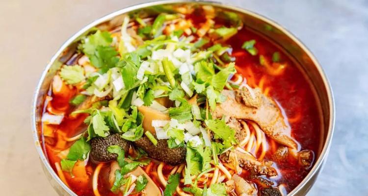 香嫩可口，健康美味——杂面羊肉煎包的制作方法（掌握独家秘诀，尝遍美味世界/煎出金黄酥脆，肉香四溢）-第2张图片-美味行家