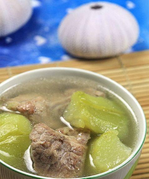 美食之道-以鲜蔬猪骨汤为主的健康食谱（营养丰富、味道鲜美的家庭健康餐）-第2张图片-美味行家