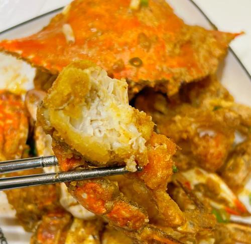 咸蛋黄梭子蟹的制作方法大揭秘（口感鲜美、色香俱佳，尝尽这道海鲜美味的精髓）-第2张图片-美味行家