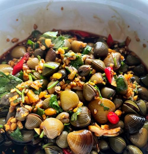 以水煮大蚬子，品尝鲜美海味（做法简单易学，汁香味美，让你一次尝尽海鲜美味）-第3张图片-美味行家