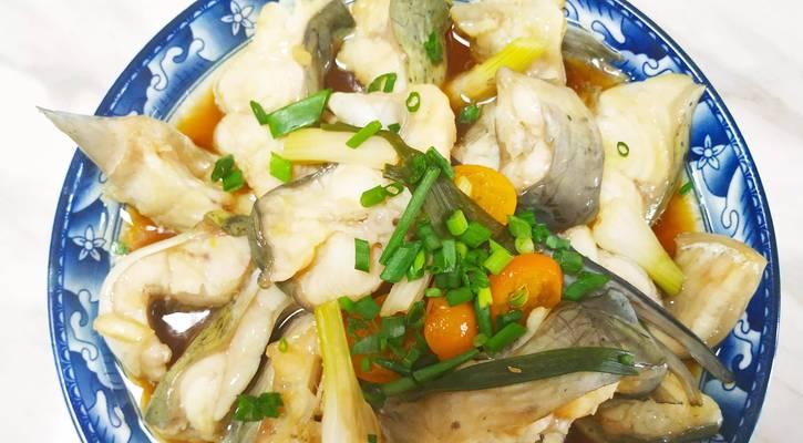 家常菜肴-肉酿鲫鱼（健康美味，肉质鲜嫩，口感十足）-第3张图片-美味行家