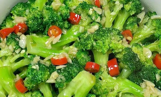清炒蒜香西兰花（健康美味，营养丰富）-第2张图片-美味行家