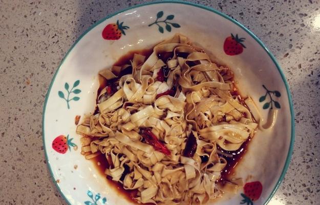 美味油泼豆腐的制作方法（独家秘方，轻松DIY）-第3张图片-美味行家