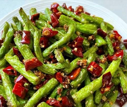 美味肉末芽菜四季豆的做法（清爽口感，营养又健康，轻松做出餐桌上的好滋味）-第3张图片-美味行家