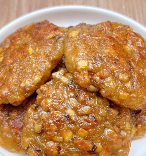 美味可口的土豆香菇肉末饼（香菇肉末融入土豆饼，口感丰富多彩）-第2张图片-美味行家
