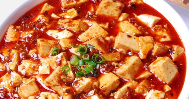 彩椒炒嫩豆腐（家常菜谱）-第1张图片-美味行家