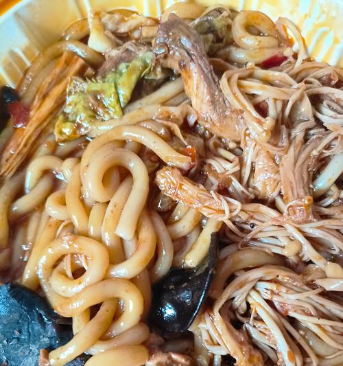 香芹炒米粉，清爽可口的家常美食（做法简单，营养丰富，送给家人最好的味道）-第1张图片-美味行家