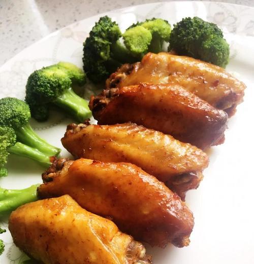 酸辣烤鸡翅的制作方法（美味可口的酸辣口感让你难以忘怀）-第1张图片-美味行家