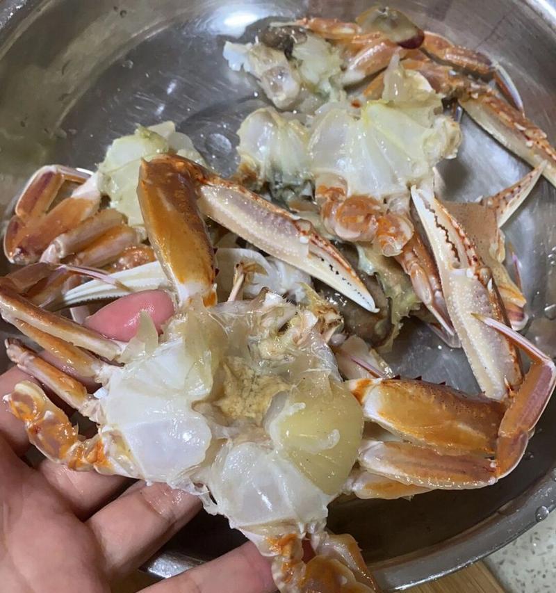 如何烹饪美味的以避风糖炒蟹（以避风糖炒蟹做法，烹饪技巧，制作步骤，口感优化）-第3张图片-美味行家