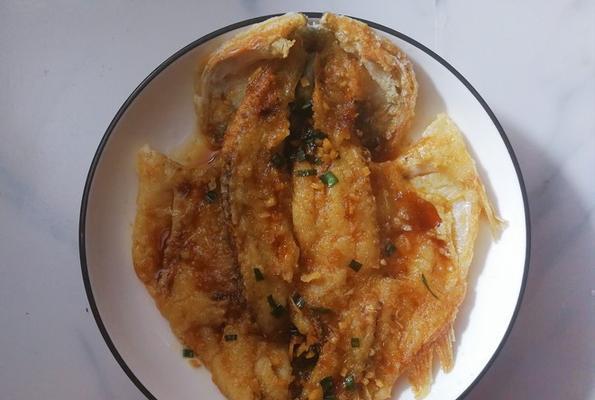 香煎鲈鱼配番茄奶油汁——味蕾盛宴（家常美食，简单易做；营养丰富，口感极佳）-第1张图片-美味行家