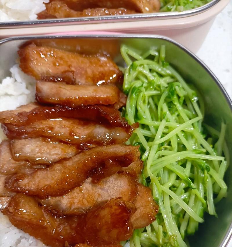 薄荷蜜汁叉烧小排制作秘籍（传统美食融入新元素，让味蕾体验前所未有的口感）-第1张图片-美味行家