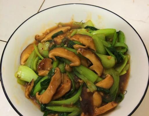 香肠与青菜的完美搭配，健康美味不容错过！（香肠与青菜的完美搭配，健康美味不容错过！）-第1张图片-美味行家