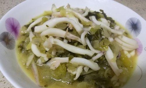 家常美食——咸菜炒鱿鱼（一道简单易做的下饭菜，让你尝到咸菜和鱿鱼的完美结合）-第3张图片-美味行家