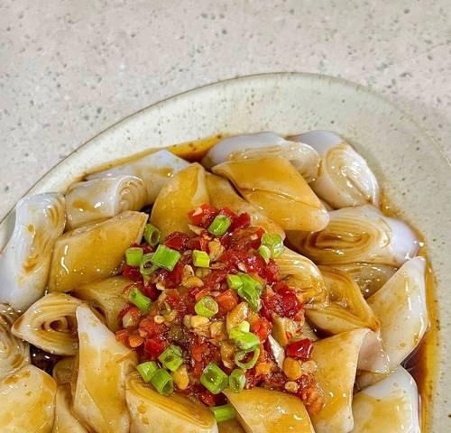 以肉末蒸肠粉为主题的美食制作指南（用鲜嫩的肉末为肠粉增添美味）-第3张图片-美味行家