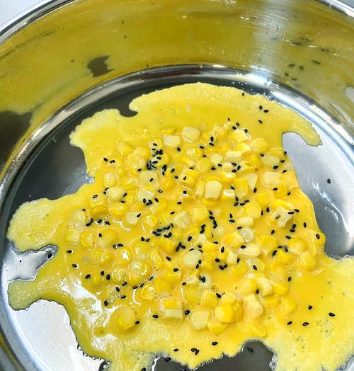 手把手教你制作松子奶香玉米饼（健康美味，营养丰富的家常小食）-第2张图片-美味行家