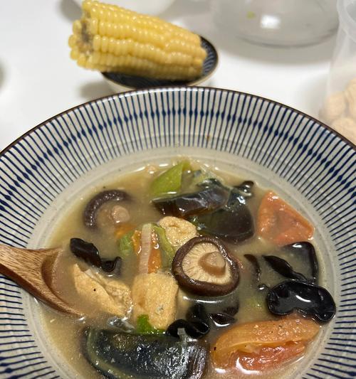 家常菜教程-西红柿焖豆泡（做法详解，口感清爽）-第3张图片-美味行家