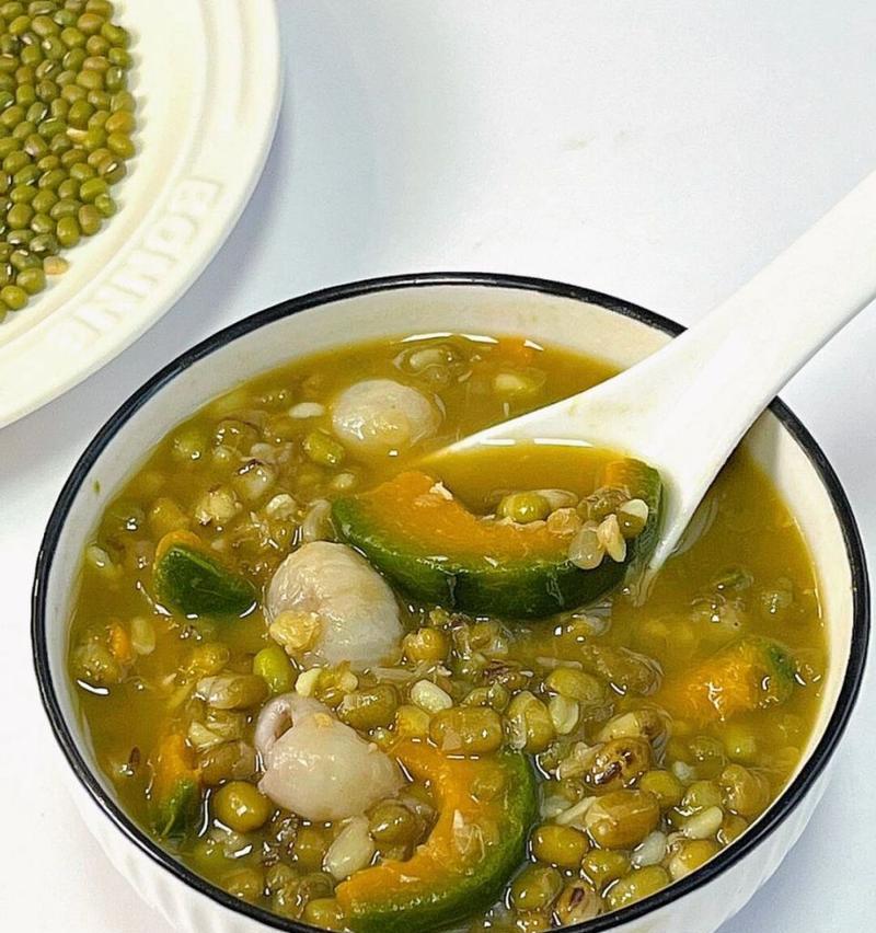 蒸绿豆馅南瓜，营养美味又简单（南瓜蒸绿豆馅，糯糯软软口感入味，秋季热门美食）-第3张图片-美味行家