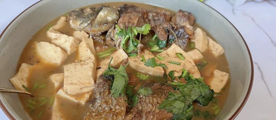美味家常菜——鱼块炖豆腐（用最简单的食材，制作最好吃的鱼块炖豆腐）-第2张图片-美味行家