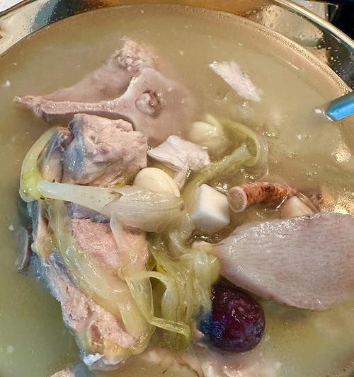 如何做出美味的以陈皮瘦肉汤（传统中医汤品，降脂养生祛湿，陈皮瘦肉相配，味道鲜美）-第1张图片-美味行家