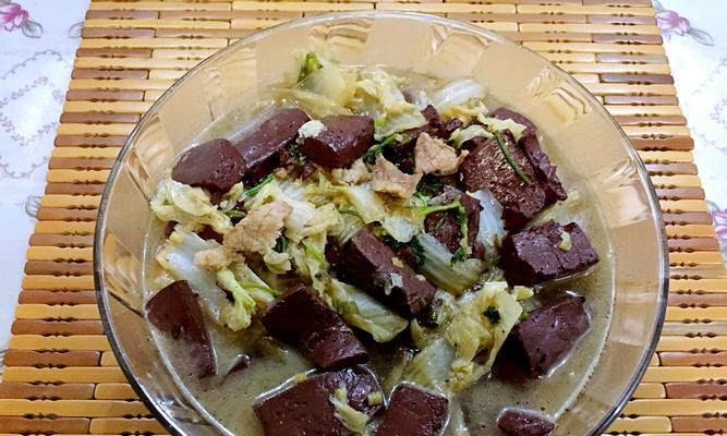 以猪血轧豆腐为主料的美食制作（一道口感香鲜、美味可口的传统美食）-第3张图片-美味行家