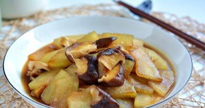 家常菜谱——香菇炖冻豆腐（味道鲜美，口感丰富，营养丰富的素食佳肴）-第1张图片-美味行家