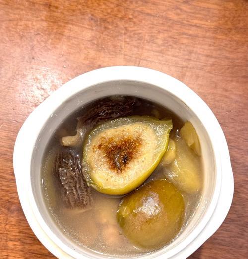 手工制作无花果馅饼的全程教程（让你品尝不一样的甜蜜与幸福）-第3张图片-美味行家