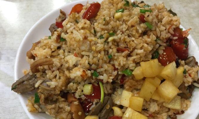 肉丁包菜炒饭，轻松学会！（健康美味的自制炒饭，营养又好吃！）-第3张图片-美味行家