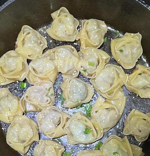 美味生煎饺的制作方法（掌握生煎饺的秘密，让你轻松做出香脆可口的美味佳肴！）-第1张图片-美味行家