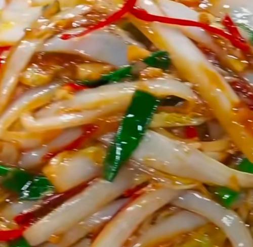 白菜杆炒肉，香味四溢（做法简单，味道美妙）-第1张图片-美味行家
