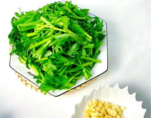 美食制作（健康美味的素菜佳肴，让你爱上翠茼蒿）-第1张图片-美味行家