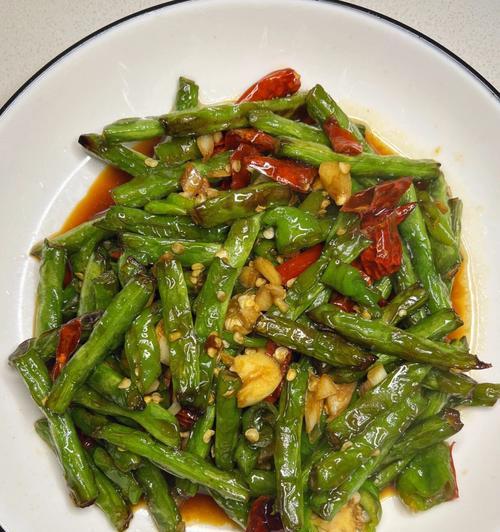 如何做出美味的四季豆干烧肉（一道健康营养的家常菜，让你欲罢不能）-第2张图片-美味行家