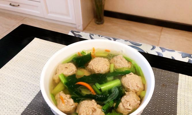 小白菜豆腐肉丸汤的做法（健康美味汤，让你暖胃又暖心）-第2张图片-美味行家