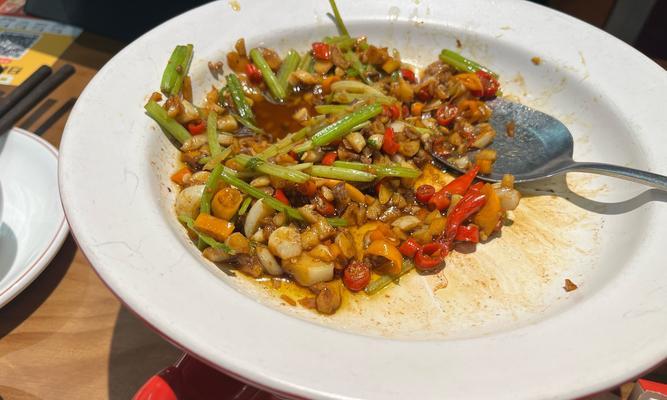 美味鱿鱼蒸蛋的制作方法（口感丰富的蒸蛋菜肴，以鱿鱼为主要食材）-第2张图片-美味行家