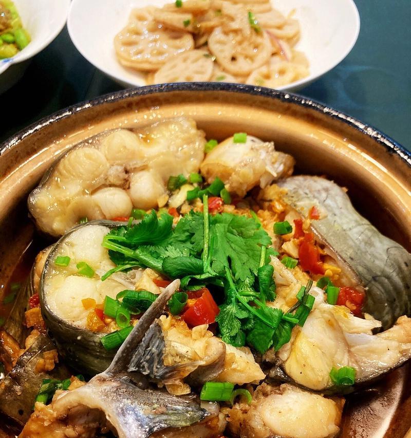 砂锅酸菜粉，经典老火靓汤（一份香浓的湘西味道，独具风情的特色美食）-第2张图片-美味行家