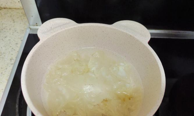 冰糖雪梨粥的做法（清热润肺的良方）-第1张图片-美味行家