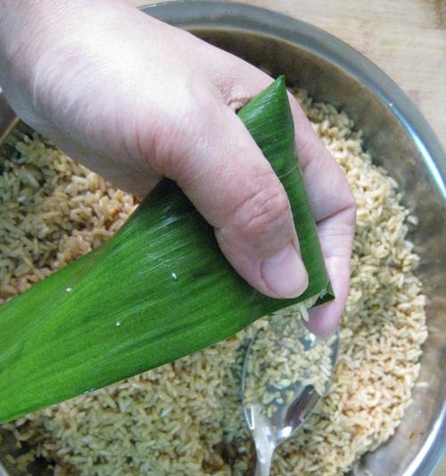 DIY三角粽，手工制作精致好吃（传统美食，乡音乡味/时令佳品，暑期必备）-第1张图片-美味行家