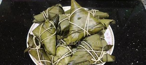 DIY三角粽，手工制作精致好吃（传统美食，乡音乡味/时令佳品，暑期必备）-第3张图片-美味行家