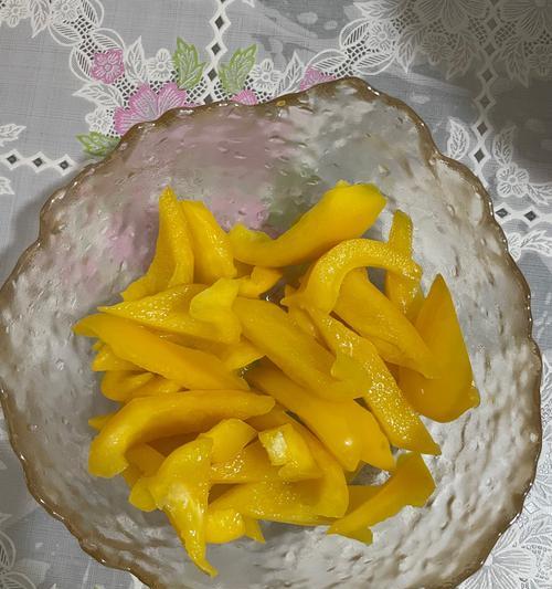 彩椒爆炒牛肉粒，美味又健康（以彩椒为主的热门菜肴，让你爱上健康美食）-第2张图片-美味行家