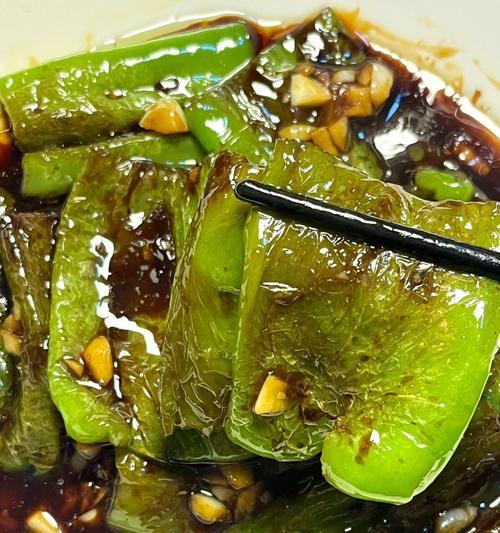 以油煎辣椒，香辣美味不可挡！（辣椒炒起来，几招让你爱不释口！）-第1张图片-美味行家