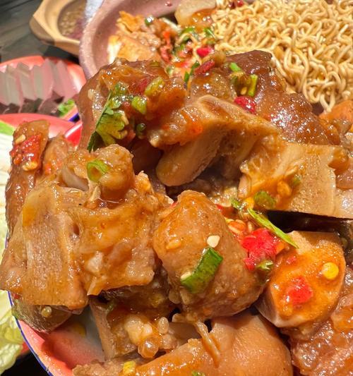 香辣猪蹄火锅制作大全（一份传统川菜，让味蕾享受独特魅力）-第1张图片-美味行家