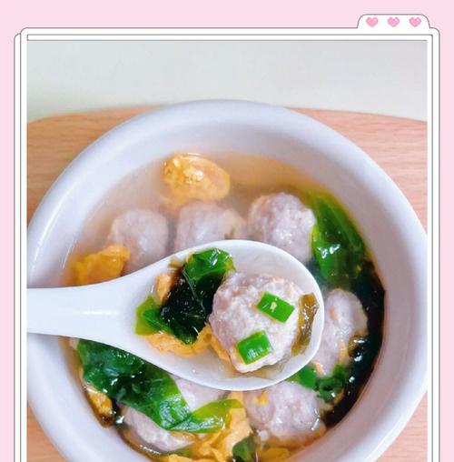 一碗暖心肉丸紫菜汤，温暖你的胃和心（做法详解，让你在家也能享受美味汤品）-第1张图片-美味行家