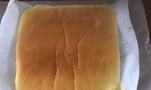 原味鸡蛋糕卷小四卷的制作方法（简单易学的鸡蛋糕卷做法，细腻口感，美味可口）-第2张图片-美味行家