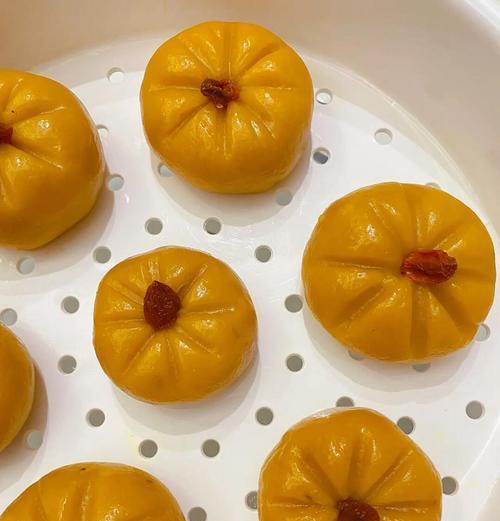 香甜可口的椰蓉南瓜饼（用南瓜制作健康美味小食）-第3张图片-美味行家